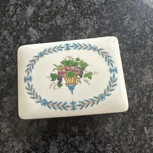 Wedgwood Bone China covered box - White and Brown Appledore